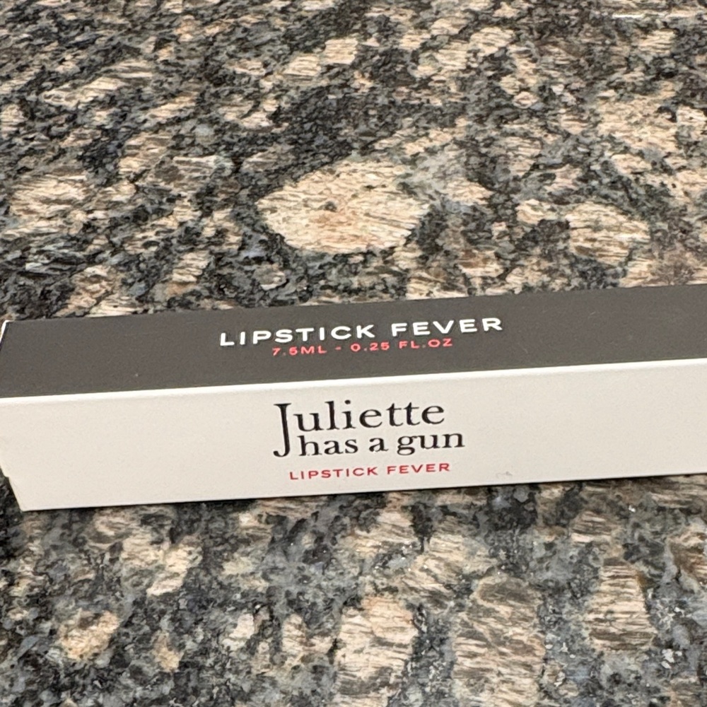 Lipstick Boutique Lipstick Fever in Black and White